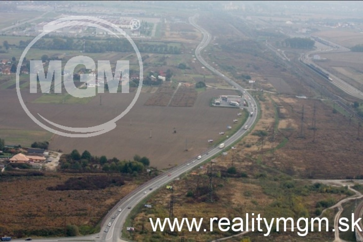Priemyselno- logistický pozemok s vydaným staveb. pov., Teplička nad Váhom, 21.700m2, Cena: info v RK