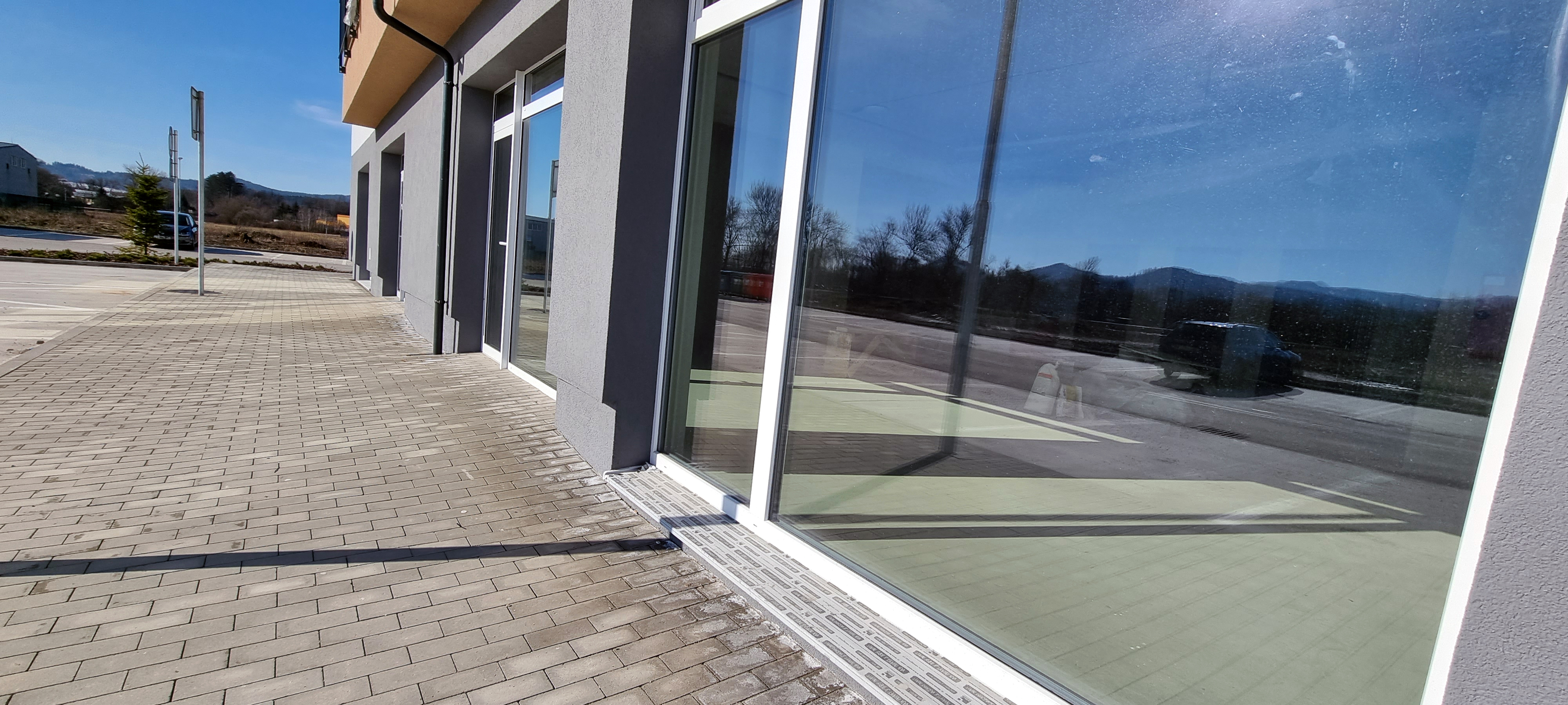 Prenájom nové obchodné/ kancelárske priestory, Bytča - Thurzove Sady, Cena: 900,- € bez DPH/ mesiac