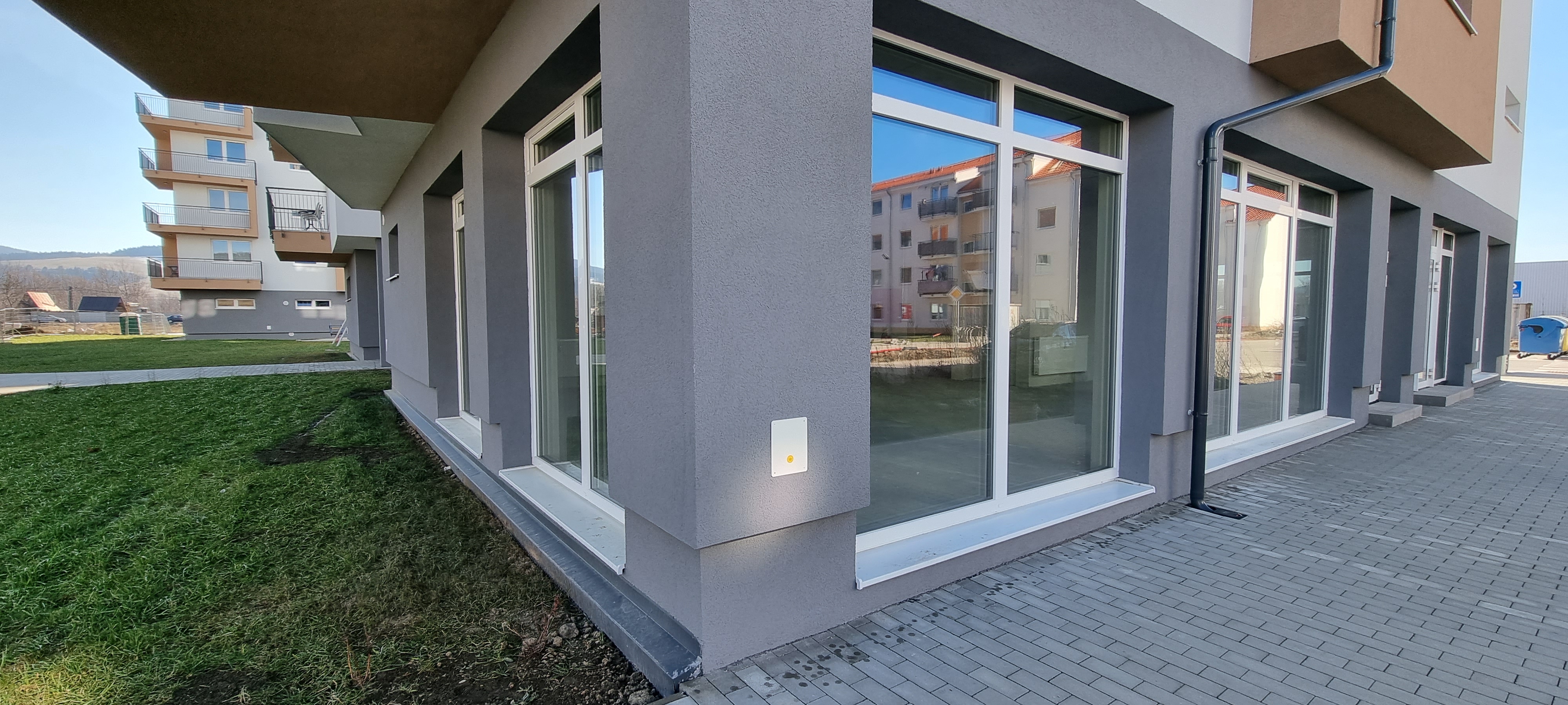 Prenájom nové obchodné/ kancelárske priestory, Bytča - Thurzove Sady, Cena: 900,-€ bez DPH/ mesiac