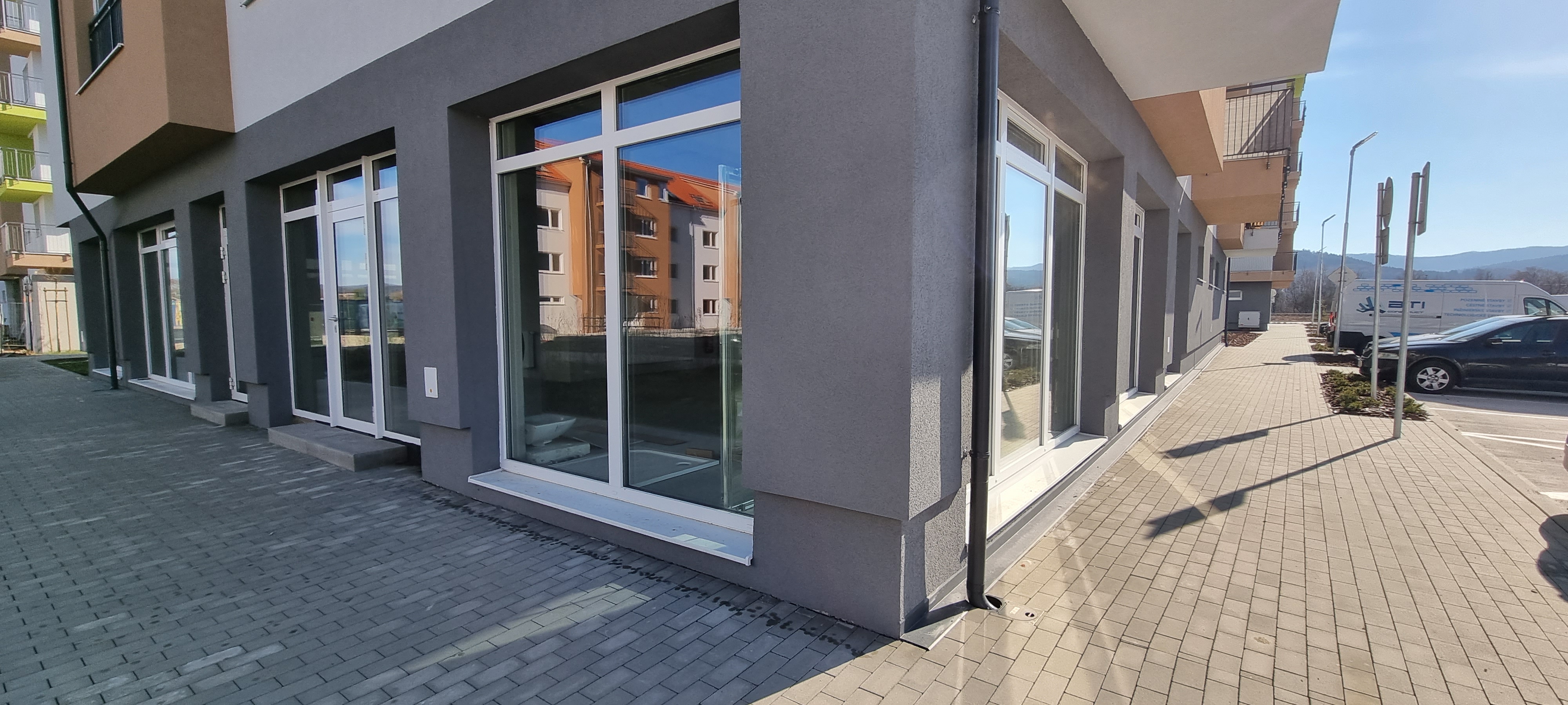 Prenájom nové obchodné/ kancelárske priestory, Bytča - Thurzove Sady, Cena: 900,-€ bez DPH/ mesiac