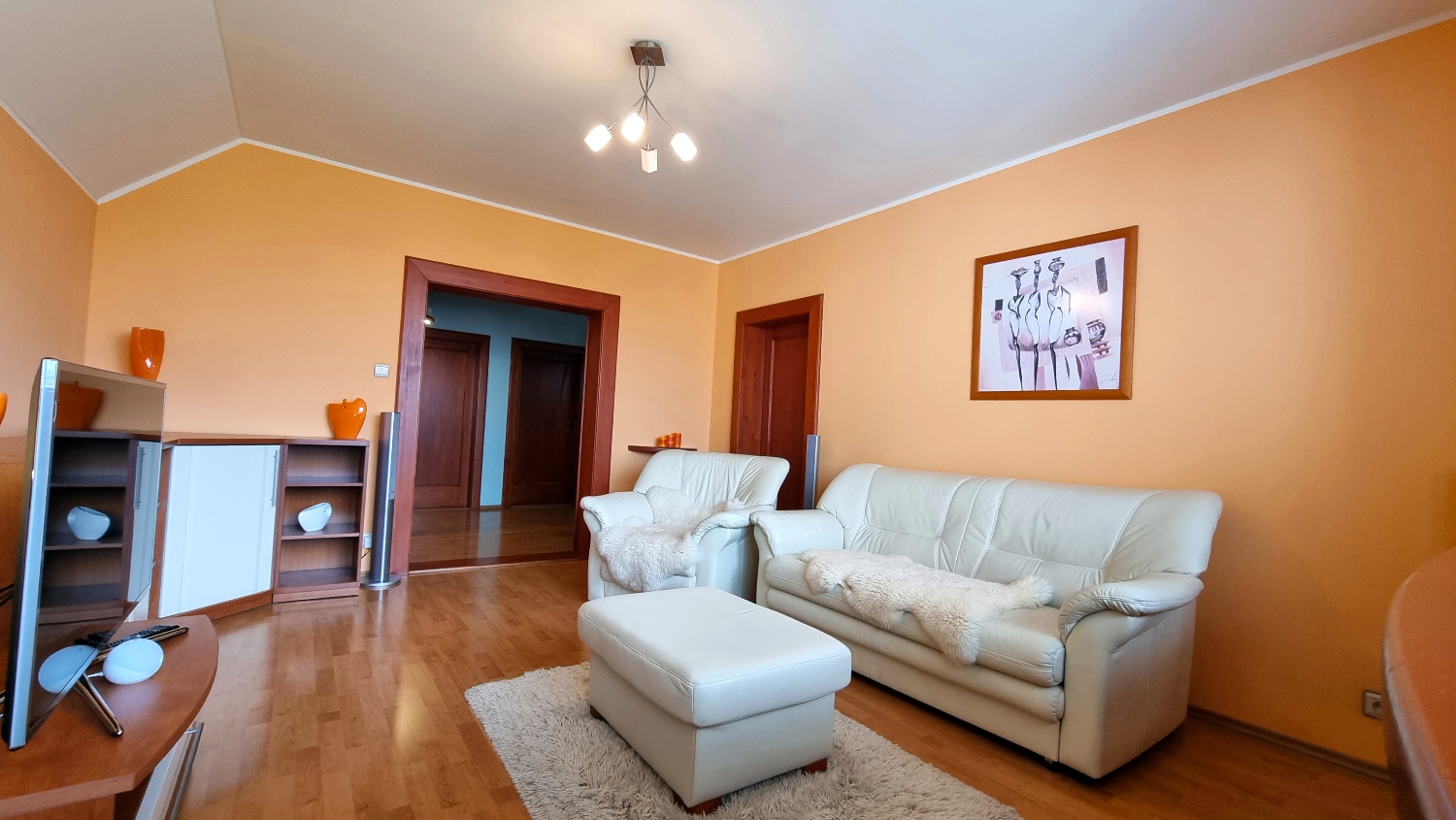 Nadštandardný 5-izbový byt s loggiou a šatníkom, zrekonštruovaný, výborná lokalita, predaj, Žilina - Solinky, Cena: 239.900,- EUR