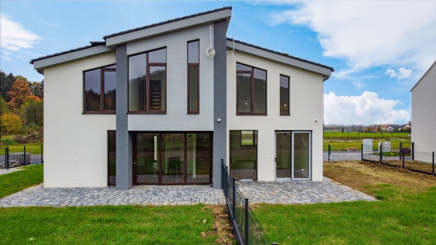 Presvetlený 4-izbový rodinný dom, dvojdom, krásne prostredie, predaj, Púchov - Beluša, Cena: 238.000,- €.