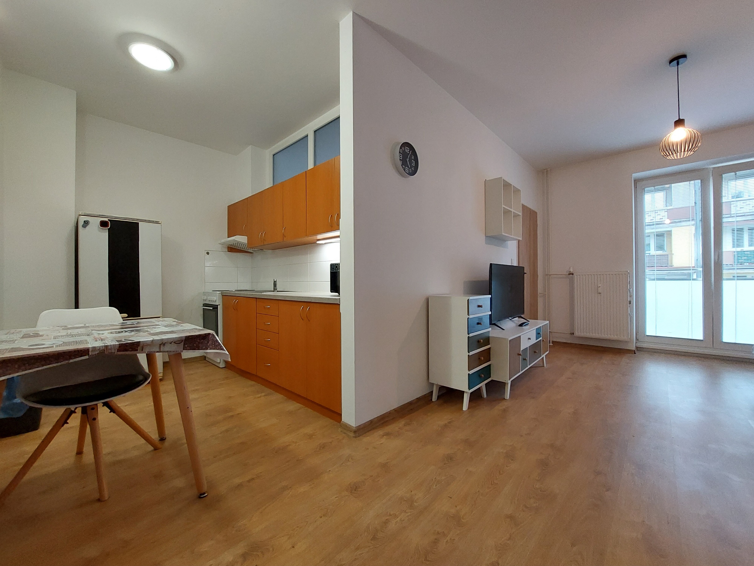 REZERVÁCIA: PREDAJ 2 IZBOVÝ BYT - vlastné parkovanie, kompletná rekonštrukcia: Pov. Bystrica