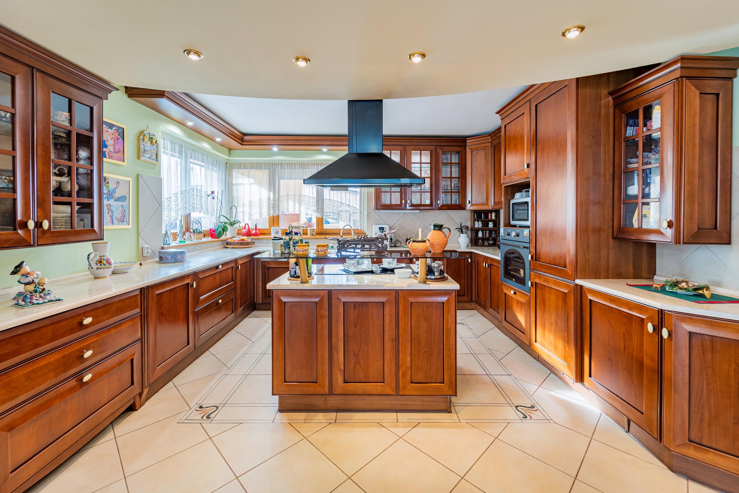 Nadštandardný rodinný dom s pozemkom 2.124m2 v Radoli 