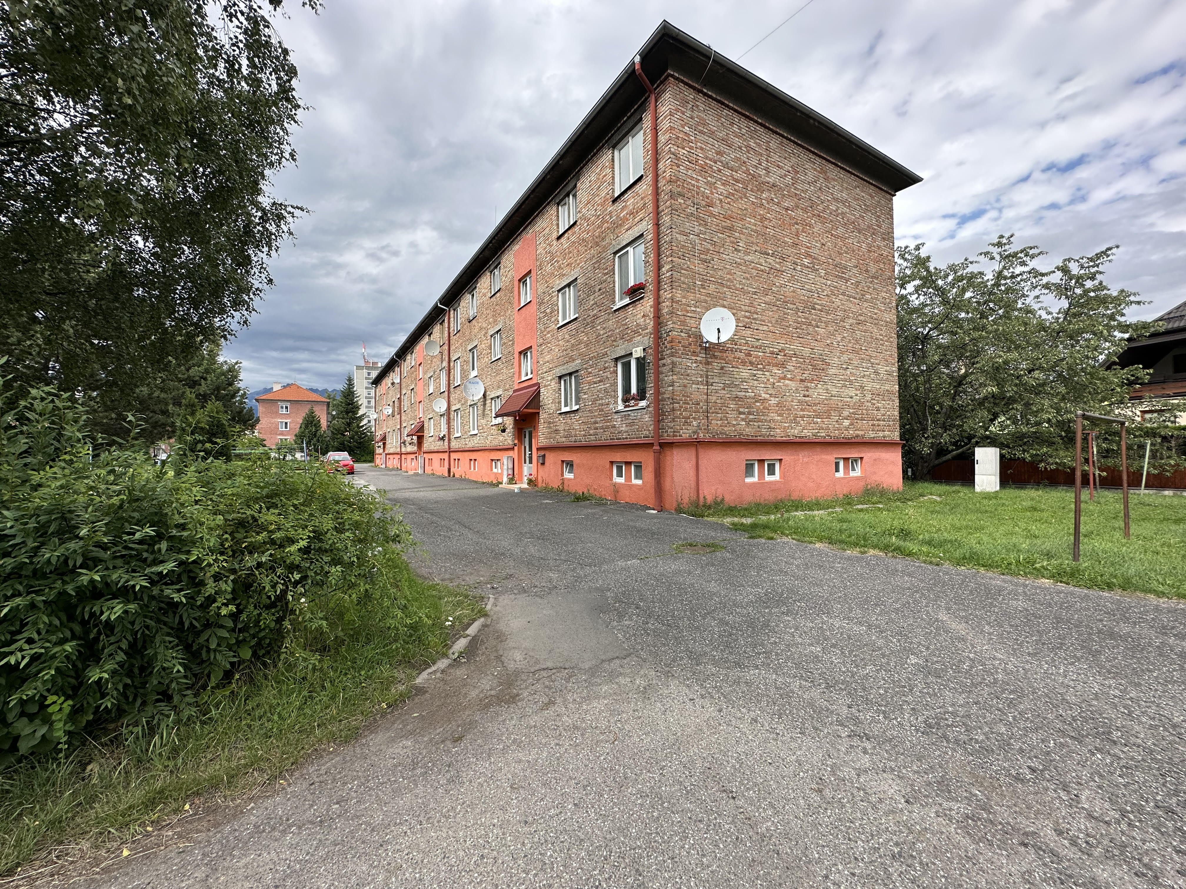 PREDAJ,  3 IZBOVÝ BYT S VLASTNÝM KÚRENM, SVIT