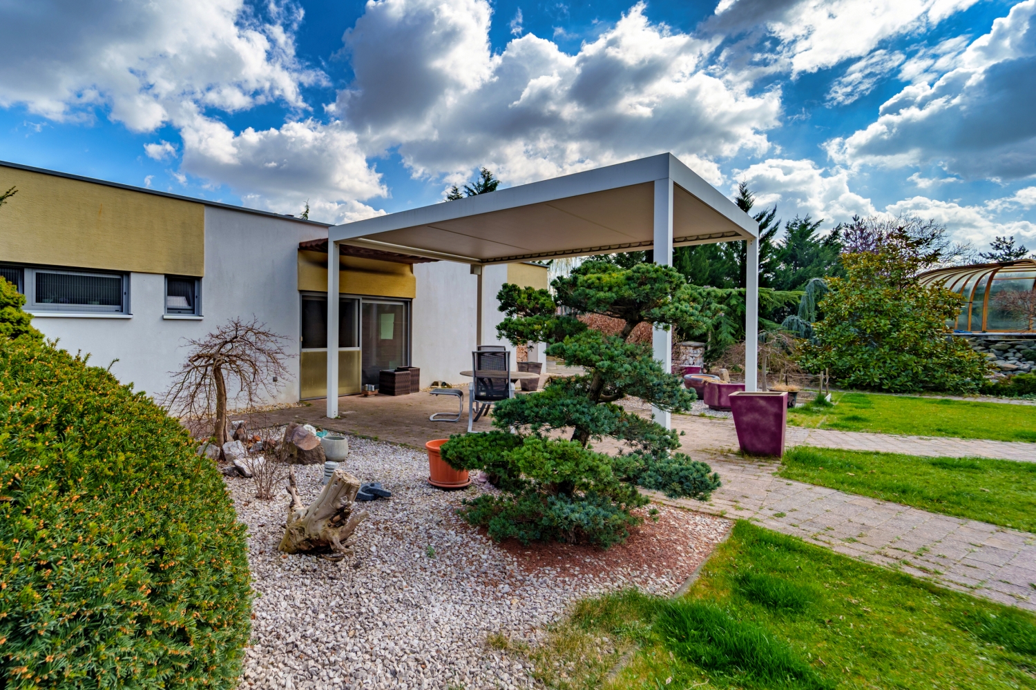 EXKLUZÍVNE! Luxusné bývanie, záhrada 2.750 m2, bazén, sauna, garáž, top lokalita, predaj, Chorvátsky Grob, Cena: 1.250.000 €