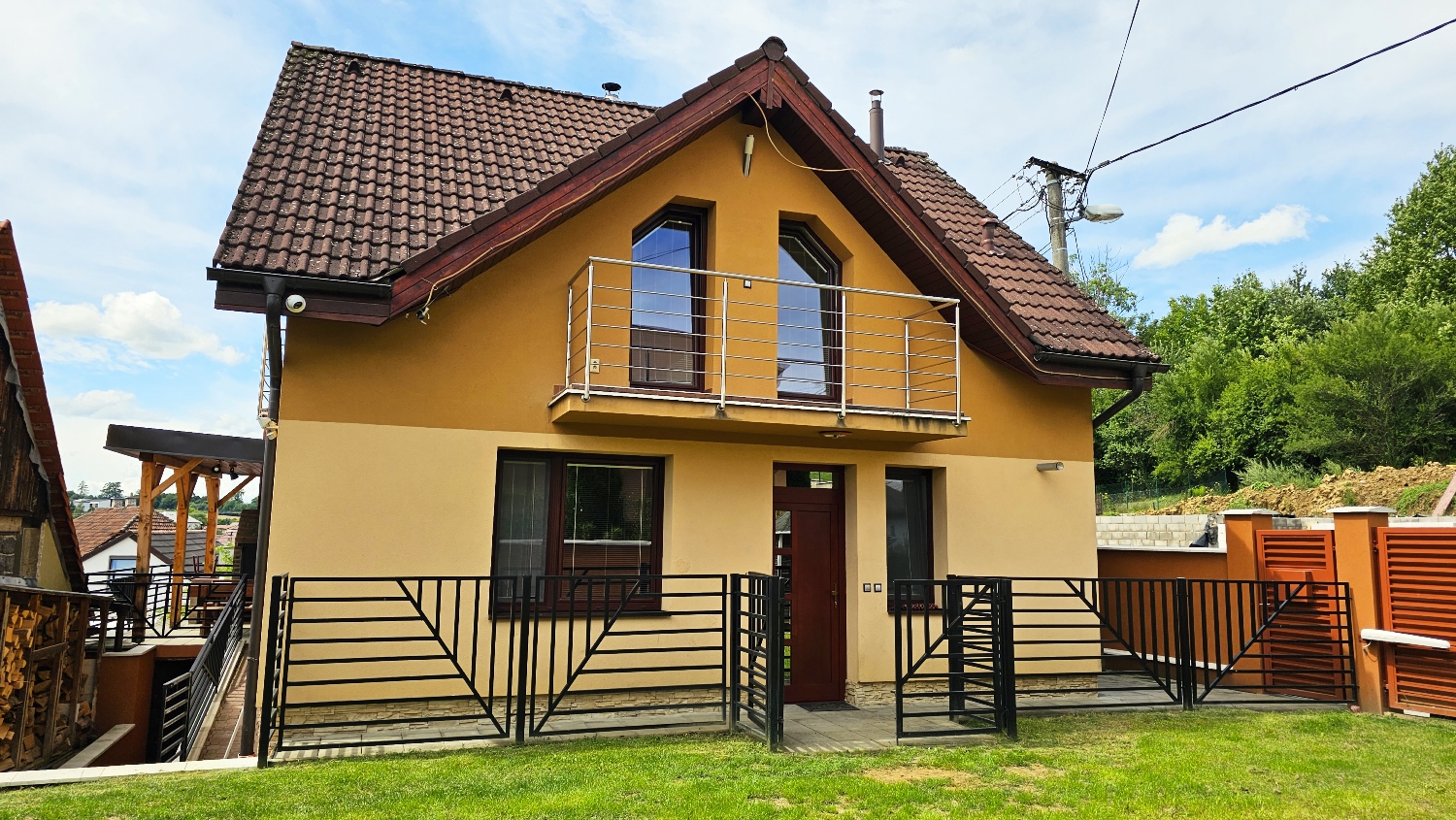 EXKLUZÍVNE! Pohodový 4-izbový rodinný dom, veľká záhradná terasa, 2 kúpeľne, predaj, Žiline - Trnové, Cena: 309.000 €