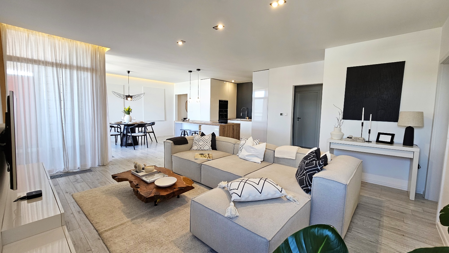 EXKLUZÍVNE! Dizajnový 3-izbový byt, veľká loggia, vlastné parkovanie, top adresa, predaj, Žilina – Vlčince - Europalace, Cena: 329.590 €