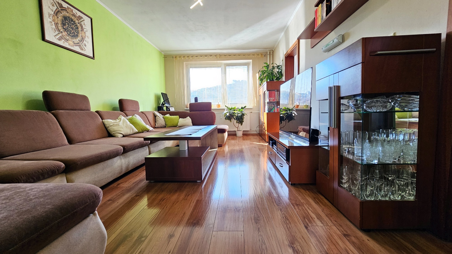 EXKLUZÍVNE! Krásny zariadený 3-izbový byt s loggiou a špajzou, možnosť garáže, predaj, Kysucké Nové Mesto, Cena: 137.100 €