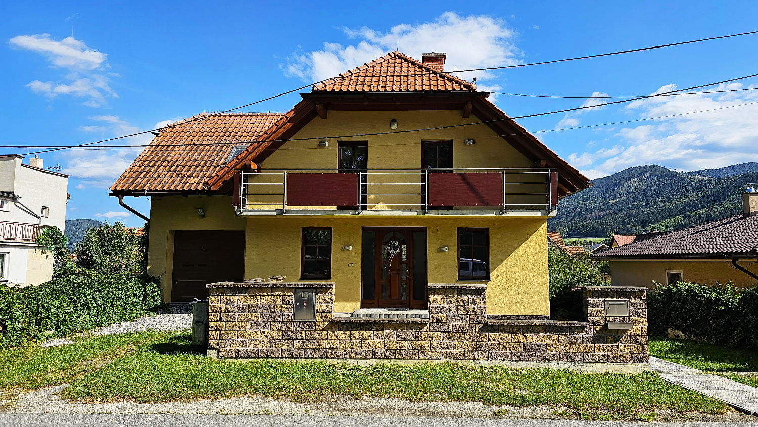EXKLUZÍVNE! Priestranný 4-izbový rodinný dom, garáž, krásne prostredie, prenájom, Strečno pri Žiline, Cena: 1.150 €/ mes