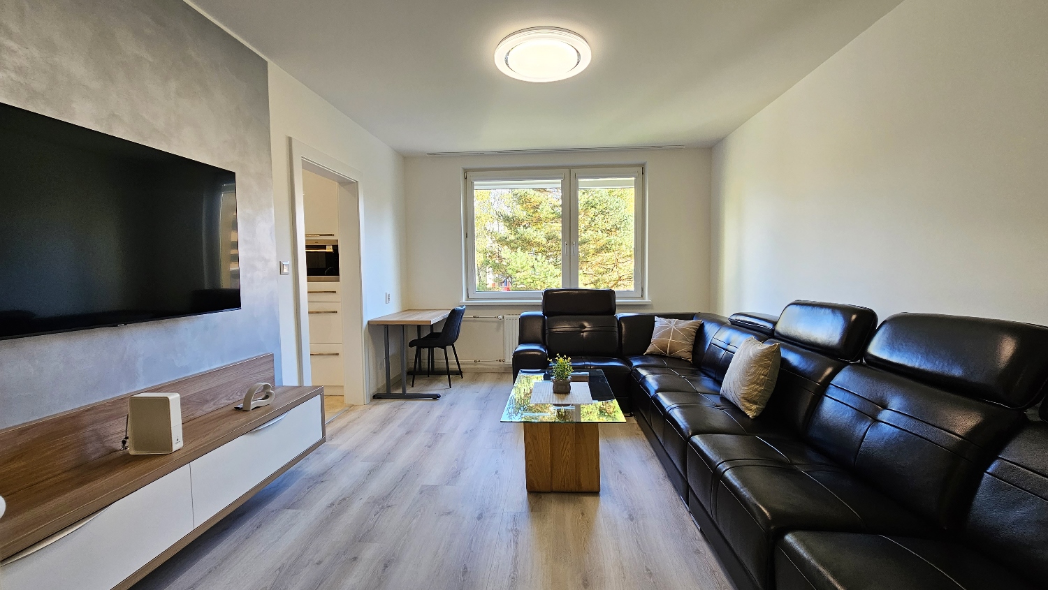 EXKLUZÍVNE! Moderne zariadený 3-izbový byt s loggiou a garážou, prenájom, Žilina – Hliny VIII, Cena: 700 €/ mesiac