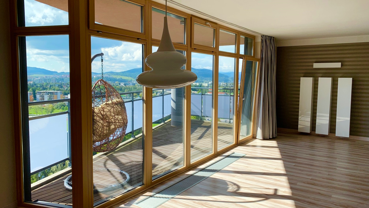 EXKLUZÍVNE! Nádherný 4-izbový byt, 2x vlastné parkovanie, terasa, výhľady, predaj, Žilina – Vlčince - Europalace, Cena: 435.000 €