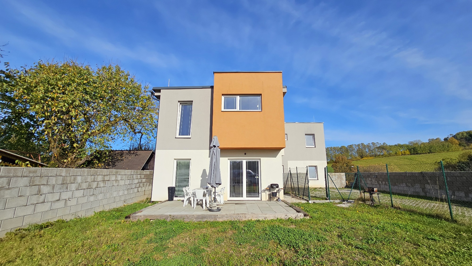Moderne zariadený 4-izbový rodinný dom, 2 kúpeľne, terasa, záhrada, výborná lokalita, prenájom, Žilina - Trnové, Cena: 1.250 €/mesiac