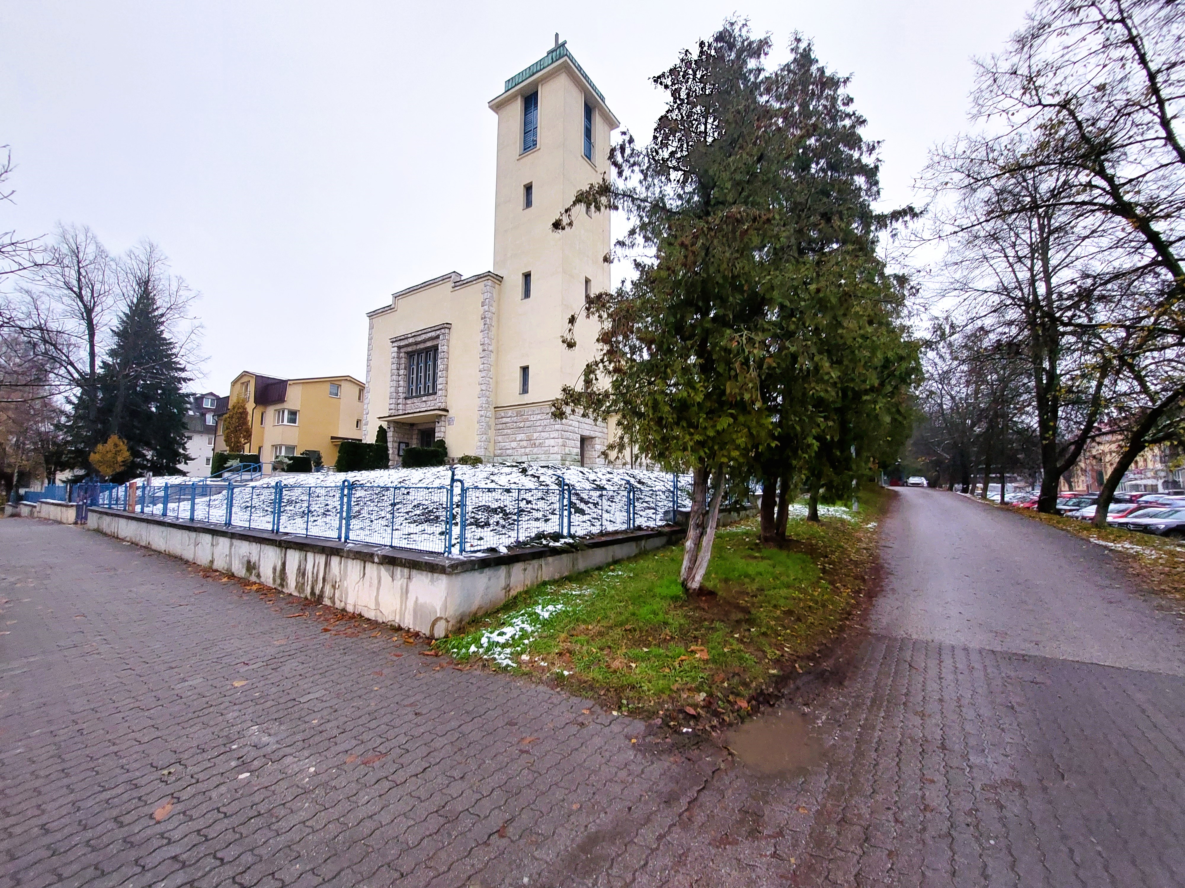 EXKLUZÍVNE! Elegantný mestský 2+1 izbový byt s krbom, Žilina - Staré mesto