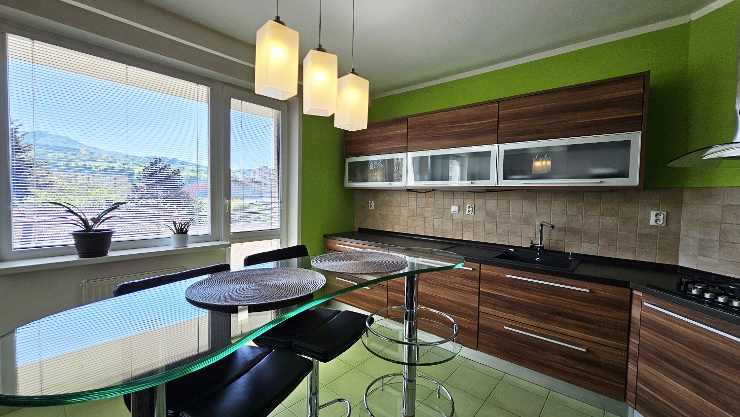 EXKLUZÍVNE! Veľký vkusný 3-izbový byt, balkón, výborná poloha, predaj, Kysucké Nové Mesto, Cena: 154.900 €