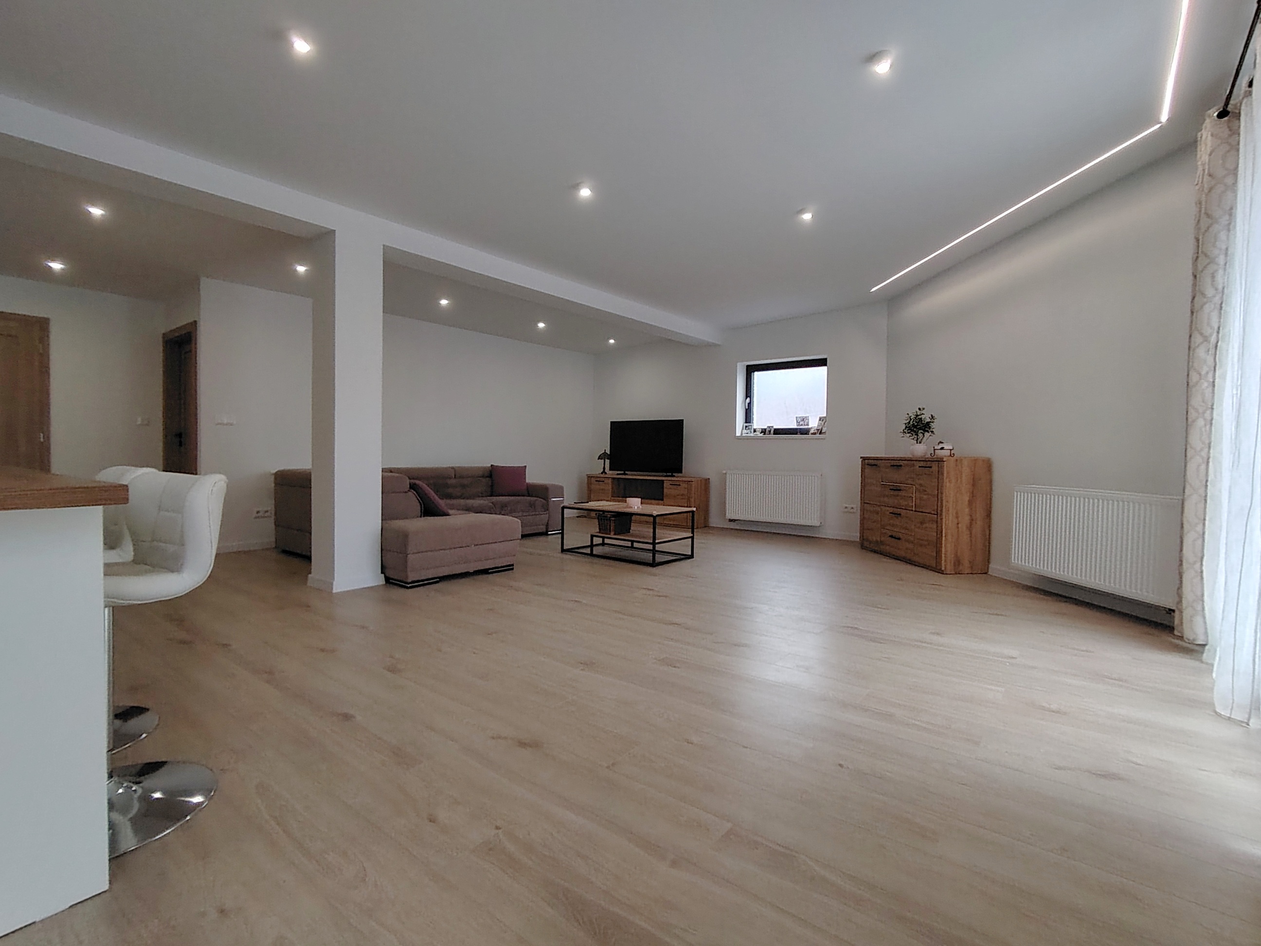 Priestranný 2 izbový byt s vlastným parkovaním, Žilina - Bôrik, Cena: 800€/mesiac