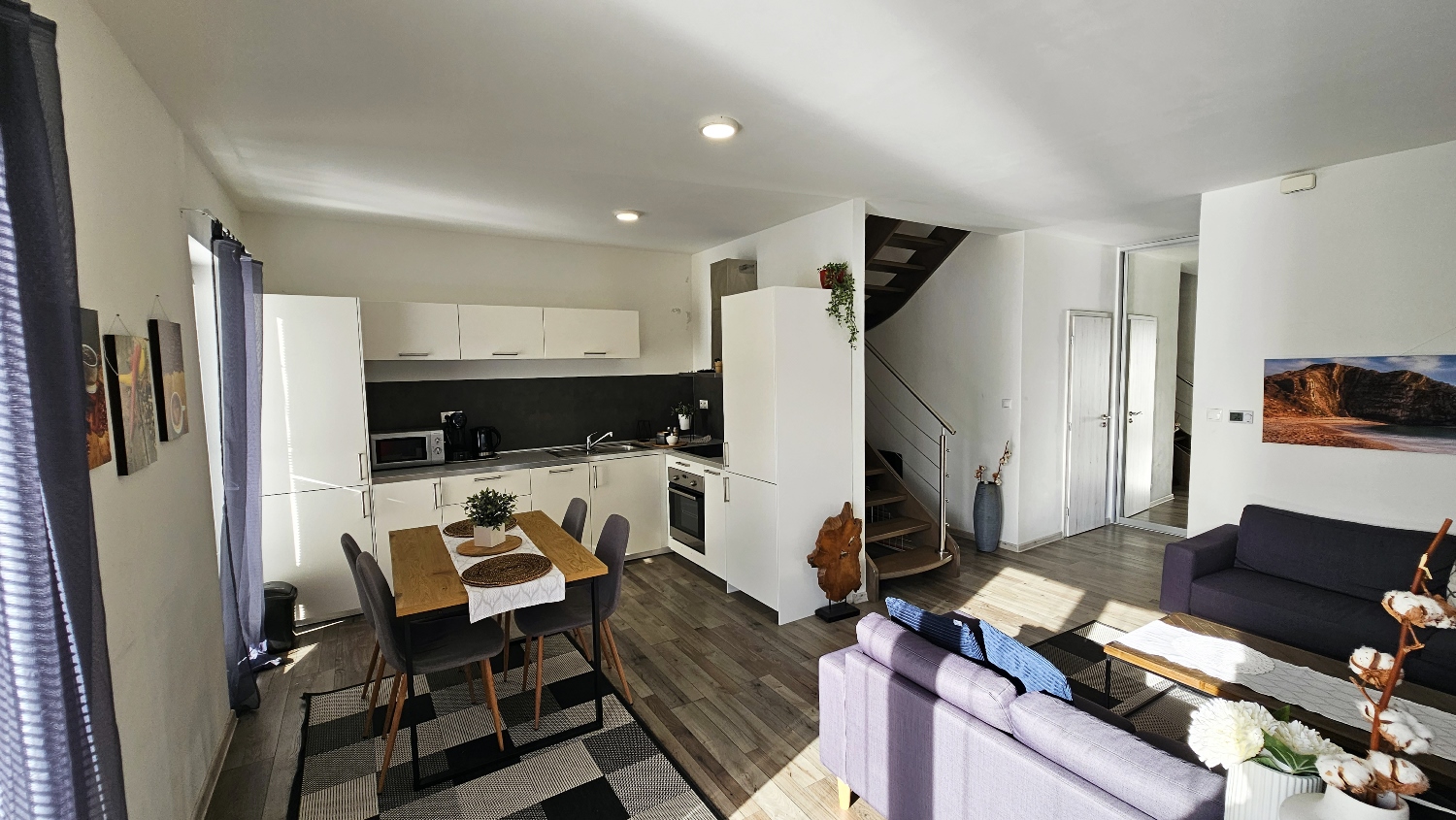 EXKLUZÍVNE! Štýlový 4-izbový rodinný dom, 2 kúpeľne, terasa, záhrada, výborná lokalita, prenájom, Žilina - Trnové, Cena: 1.250 € bez energií/ mes