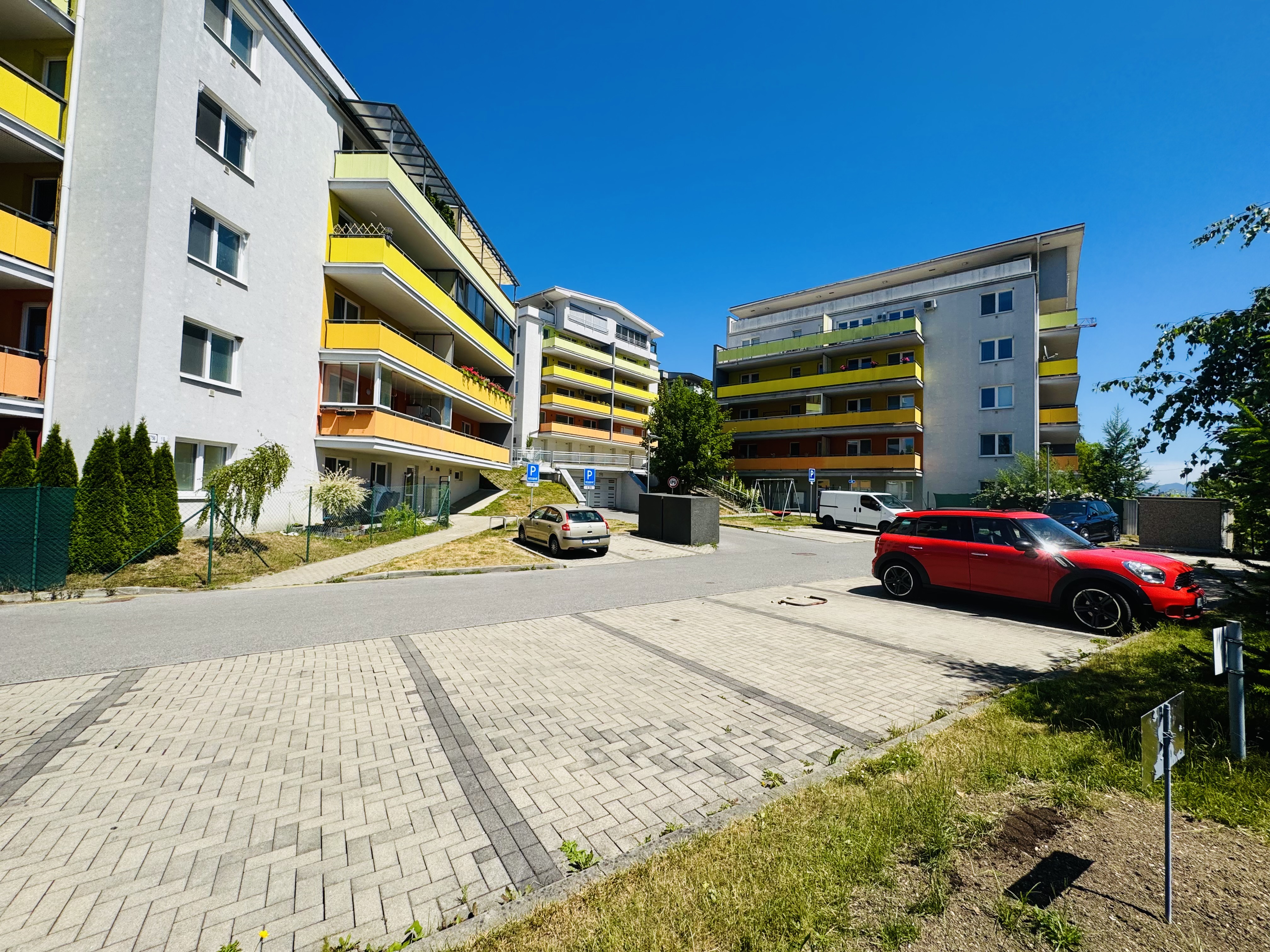 Na predaj: priestranný 3-izbový byt s terasou v obľúbenej lokalite Slnečné terasy – Žilina, Hájik