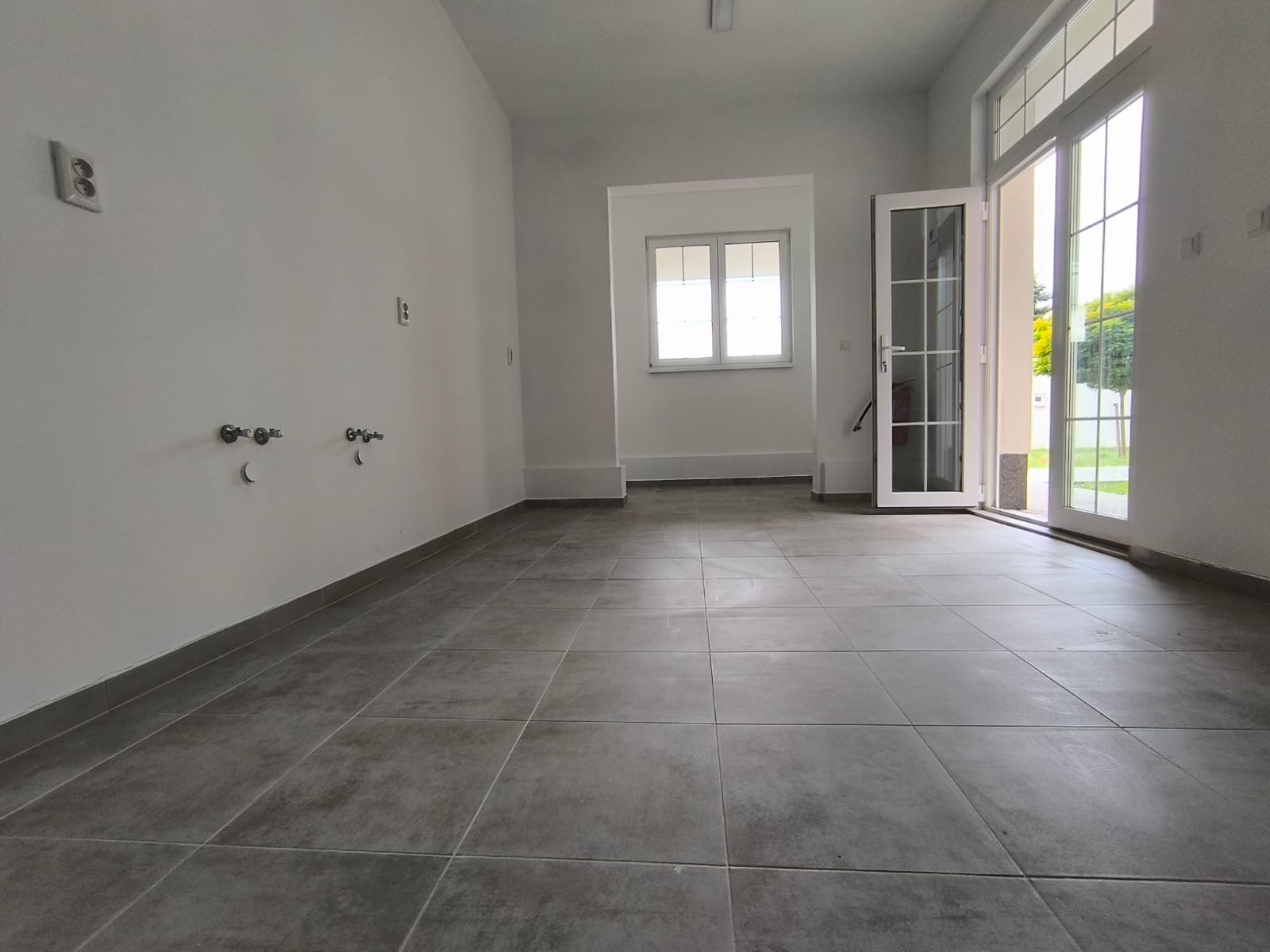 Vaše nové kaderníctvo alebo salón – priestor na predaj, Iža, 29,92 m²