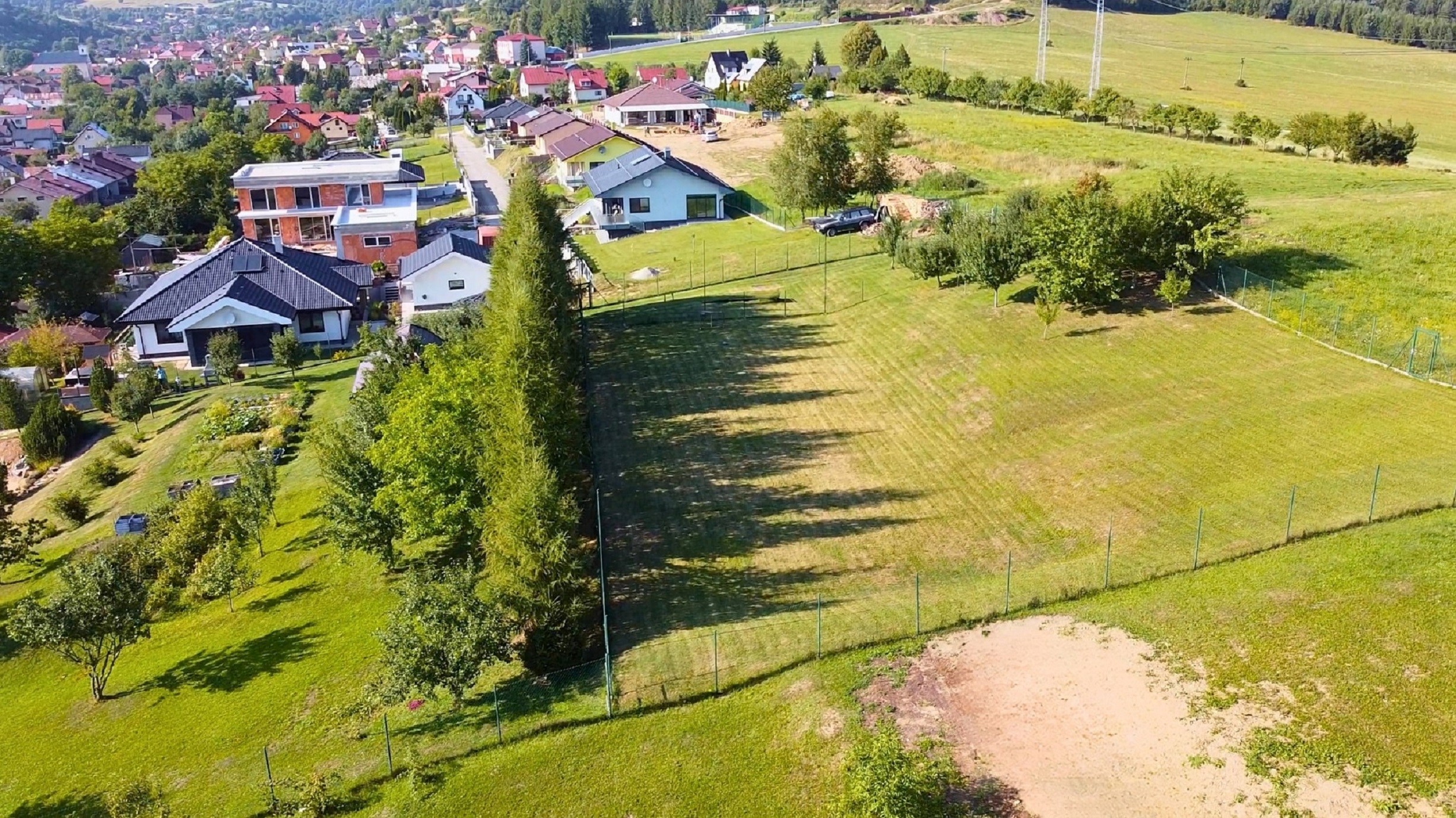 Unikátna nehnuteľnosť pre aktívnu rodinu s veľkým pozemok, vlastné ihrisko