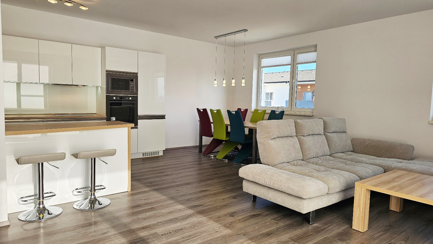 Otočíte kľúčom a bývate: 4 izby, 2 balkóny, 3 strany, Nová Dubnica - Dlhé diely, Cena: 236.900€