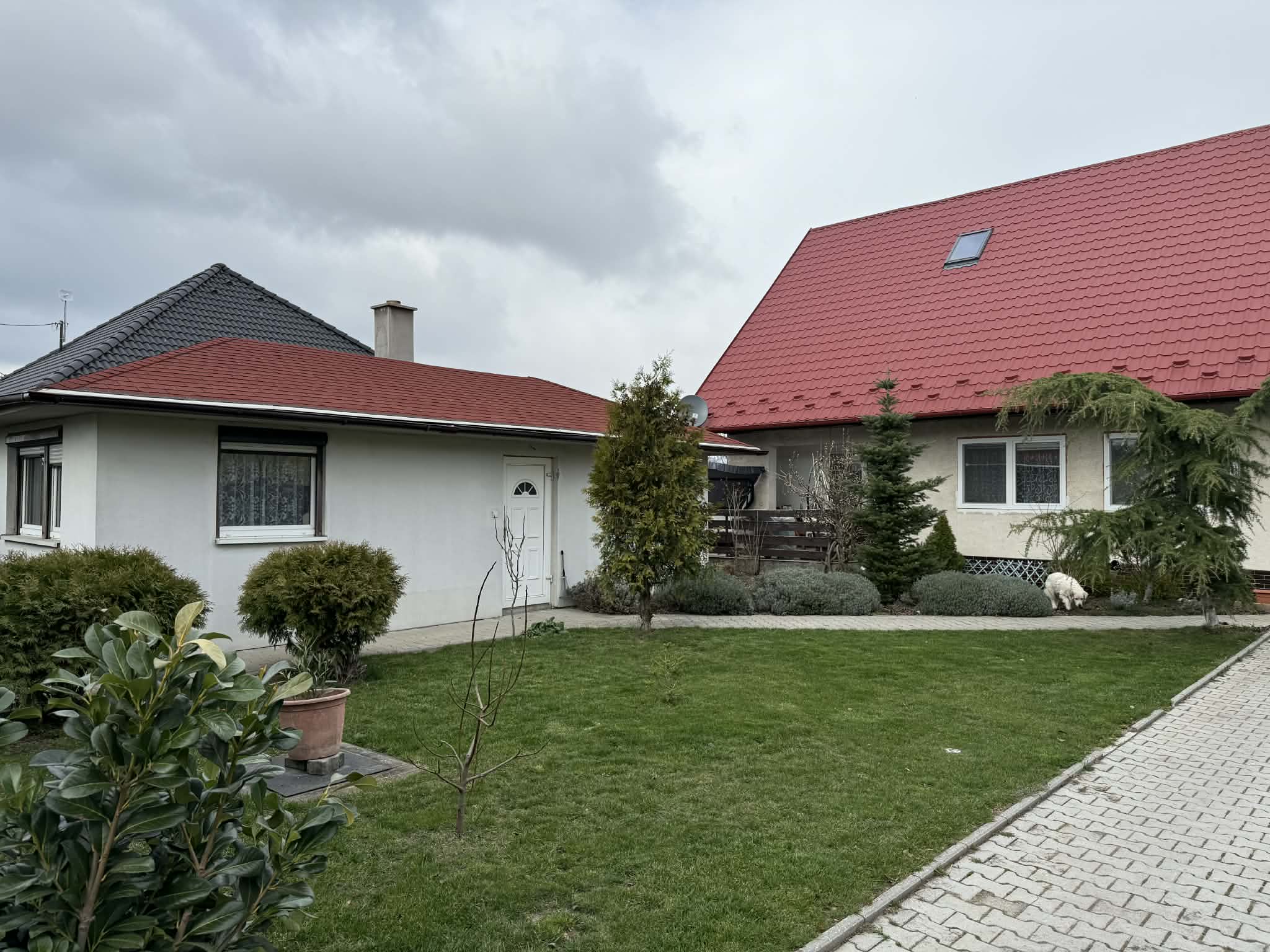 5 izb. rodinný dom s veľkým pozemkom a rôznymi možnosťami využitia, Pernek, 265 650 €