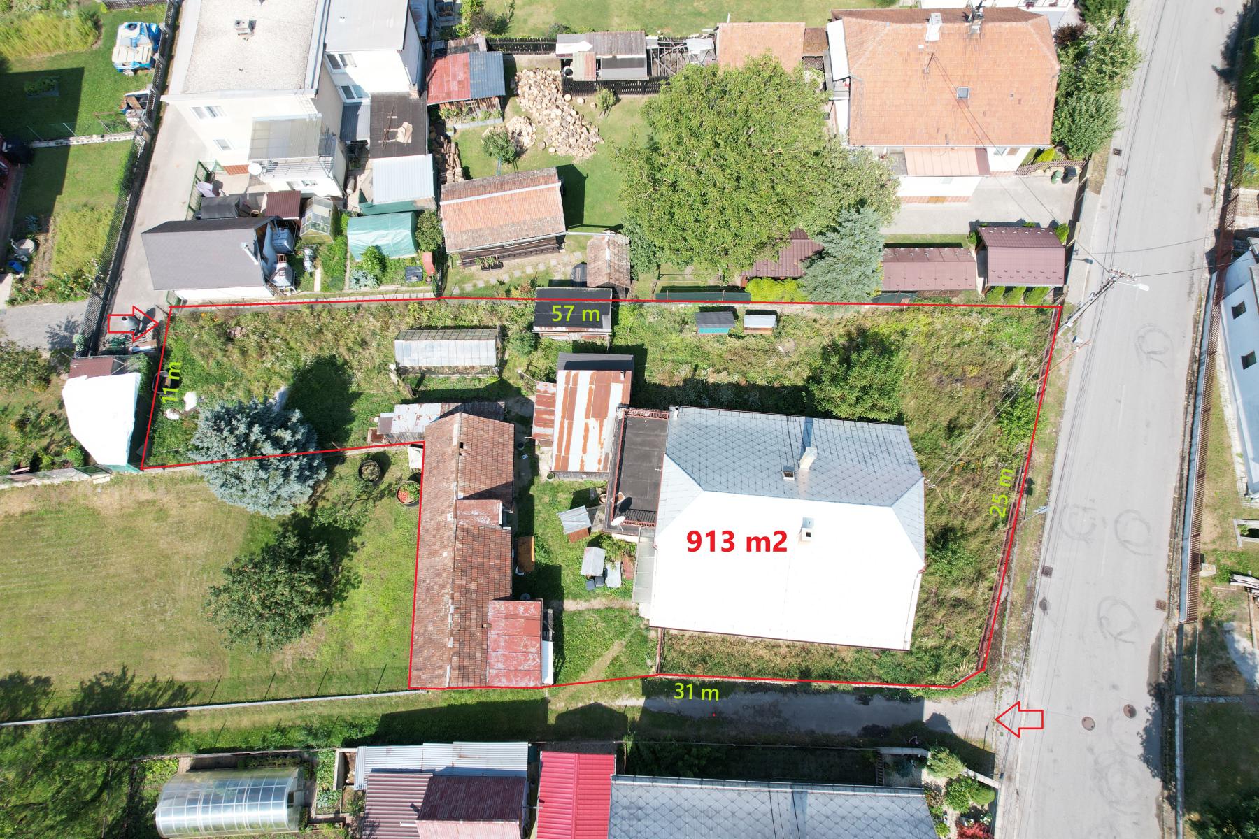 Starší rodinný dom blízko centra obce Varín, 913 m2