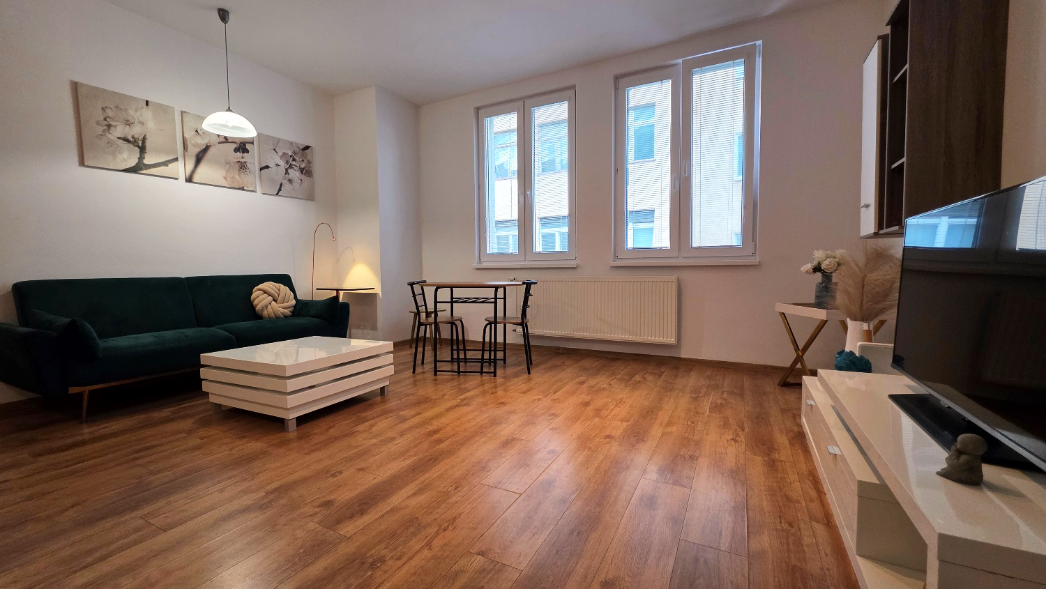 Staré mesto, nový interiér: zariadený 2-izbový byt, Žilina - centrum, Cena: 185.000€
